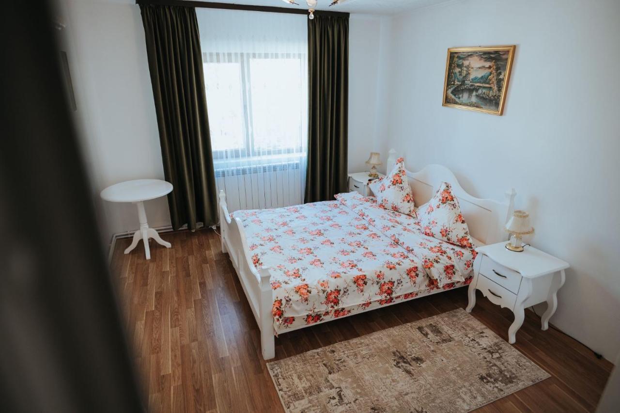 Pensiunea La Lenuta Onceşti Exterior foto